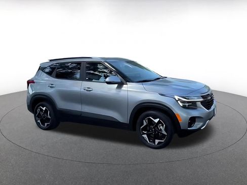 Used 2025 Kia Seltos S FWD image 2