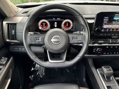 Used 2023 Nissan Pathfinder Platinum image 17