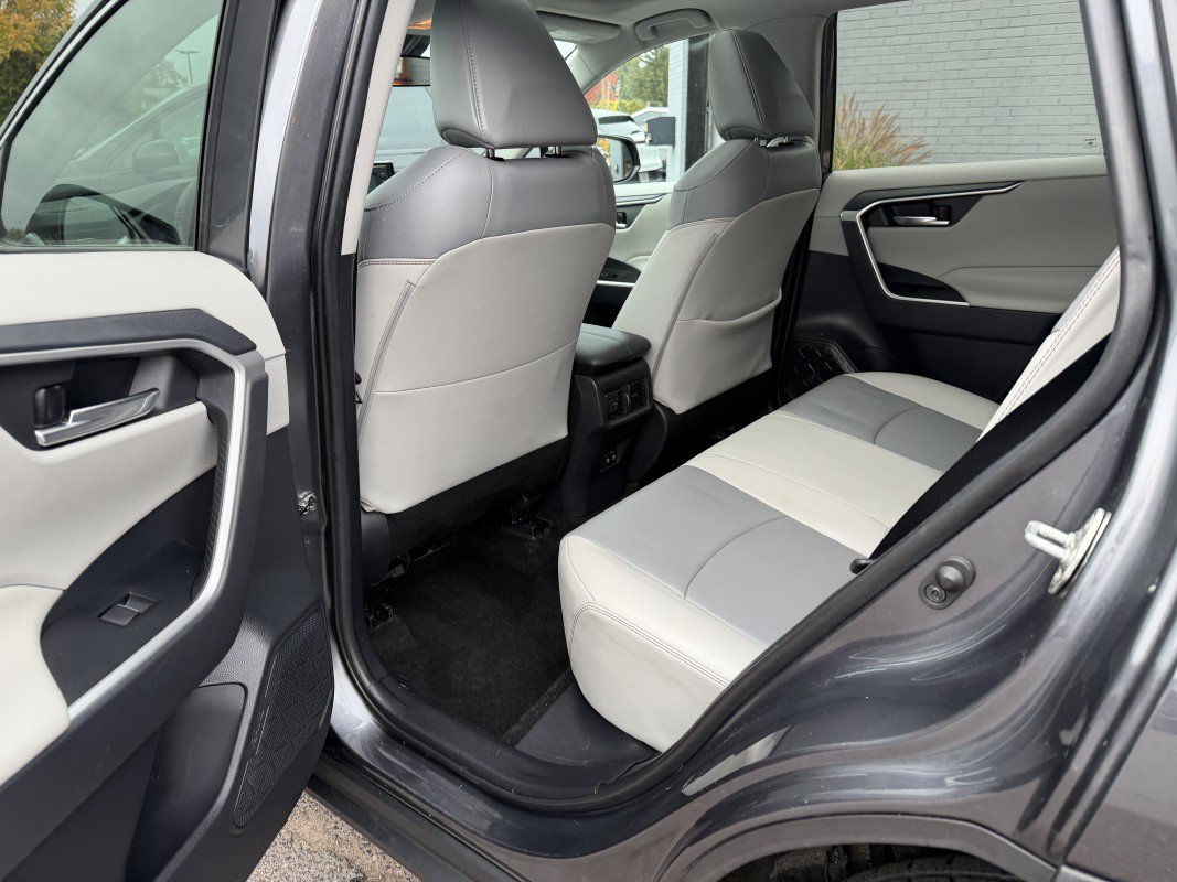 Used 2019 Toyota RAV4 XLE Premium w/ Cold Weather Package AWD/4WD image 17