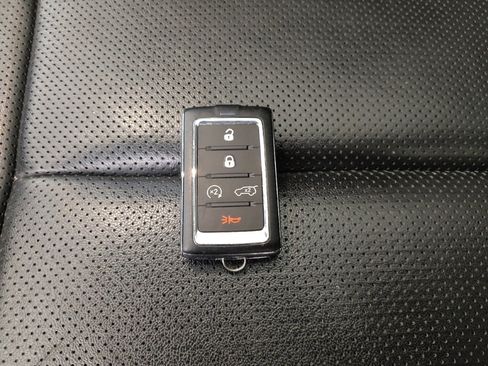 Used 2022 Jeep Grand Cherokee Limited 4xe w/ Luxury Tech Group II image 32