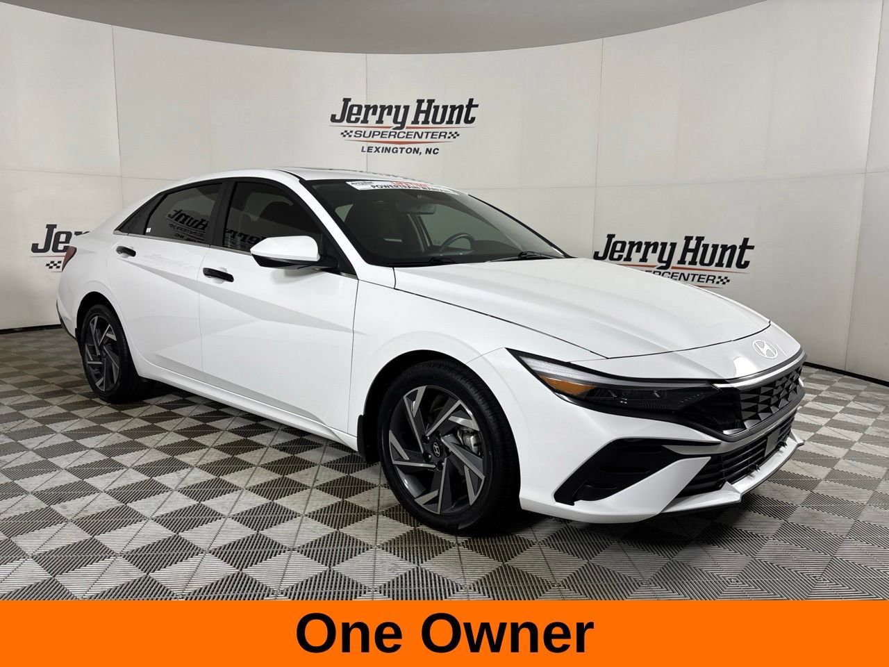 Used 2025 Hyundai Elantra SEL FWD image 4