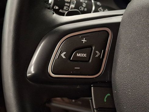 Used 2019 Land Rover Range Rover Evoque SE AWD/4WD image 18