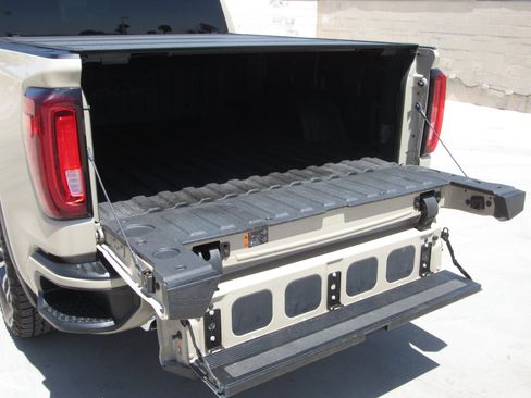 Used 2022 GMC Sierra 1500 AT4 w/ Sierra Safety Plus Package AWD/4WD image 9