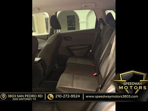 Used 2022 Nissan Rogue S FWD image 15