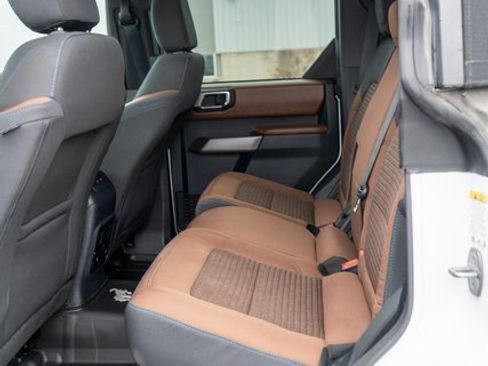 Used 2023 Ford Bronco Outer Banks image 9