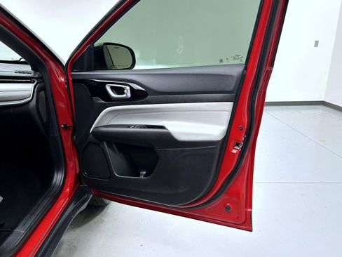 Used 2023 Jeep Compass Limited AWD/4WD image 16