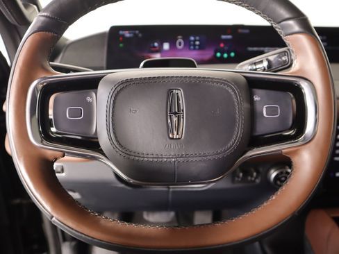 Used 2025 Lincoln Navigator L Reserve image 3