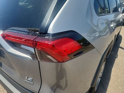 Used 2020 Toyota RAV4 LE w/ Carpet Mat Package AWD/4WD image 13