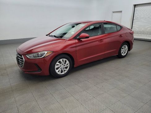 Used 2017 Hyundai Elantra SE w/ Cargo Package image 2