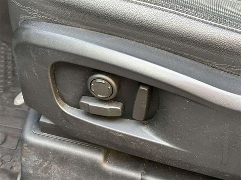 Used 2023 Land Rover Defender 110 X-Dynamic SE image 21