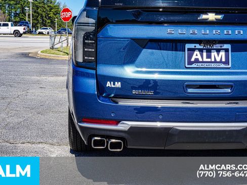 Used 2025 Chevrolet Suburban High Country AWD/4WD image 16