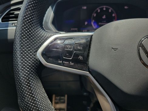 Certified 2023 Volkswagen Tiguan SE R-Line FWD image 26