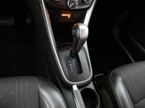 Used 2019 Chevrolet Trax LT w/ LT Convenience Package image 24