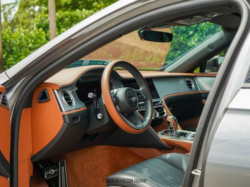 Used 2022 Bentley Flying Spur Plug-In Hybrid image 22