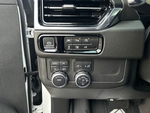 Certified 2025 GMC Yukon Denali w/ Sun & Power Step Package image 21