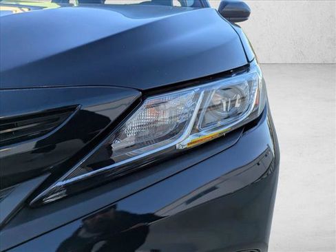 Used 2019 Toyota Camry SE image 9