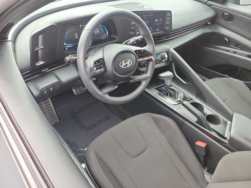 Certified 2025 Hyundai Elantra Sport FWD image 6