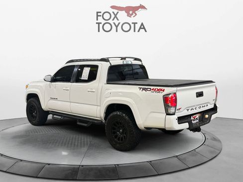 Used 2020 Toyota Tacoma TRD Sport w/ TRD Premium Sport Package AWD/4WD image 4