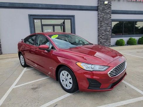 Used 2019 Ford Fusion S image 2