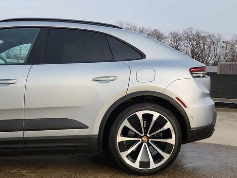 New 2026 Porsche Macan 4 Electric image 7