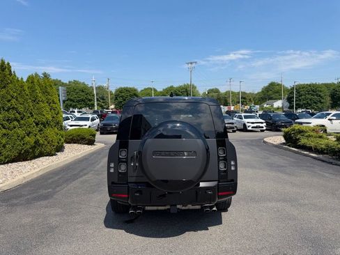 Used 2025 Land Rover Defender 130 V8 AWD/4WD image 4