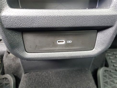 Certified 2023 Volkswagen Taos SE image 12