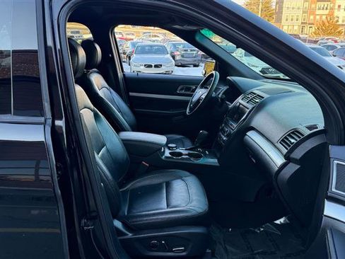 Used 2016 Ford Explorer XLT w/ Equipment Group 202A image 8