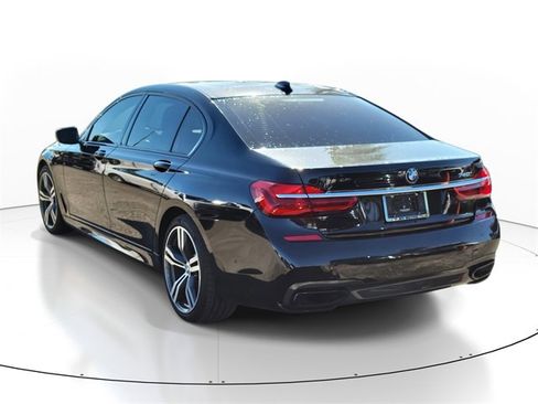 Used 2019 BMW 740i w/ M Sport Package image 3