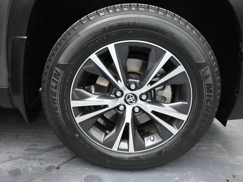 Used 2019 Toyota Highlander LE image 28