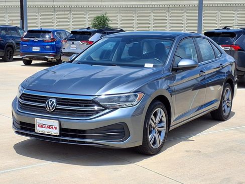 Used 2024 Volkswagen Jetta SE FWD image 4