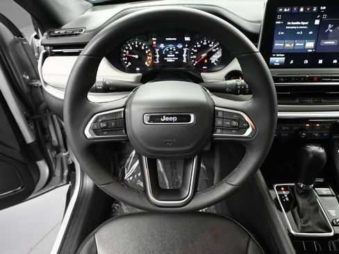 Used 2025 Jeep Compass Limited AWD/4WD image 20