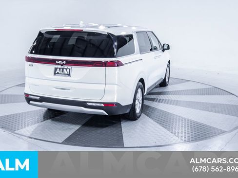 Used 2024 Kia Carnival LX image 9