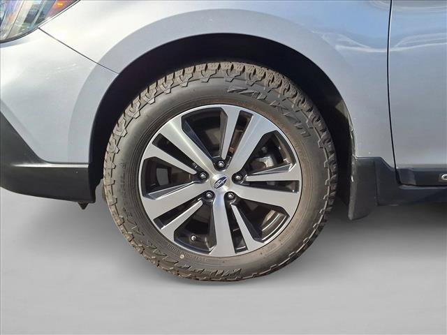 Used 2018 Subaru Outback 3.6R Limited AWD/4WD image 12