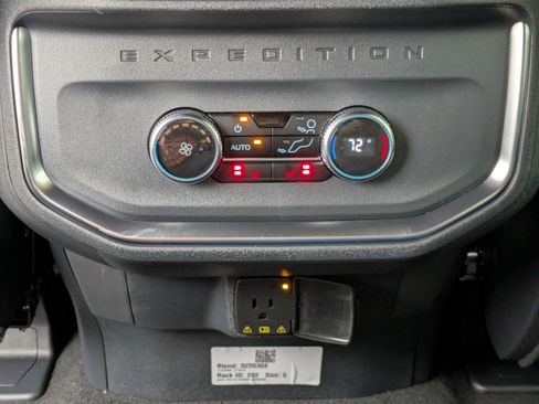 New 2025 Ford Expedition Max Platinum w/ Stealth Performance Package image 17