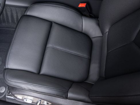 Certified 2026 Porsche Macan AWD/4WD image 28