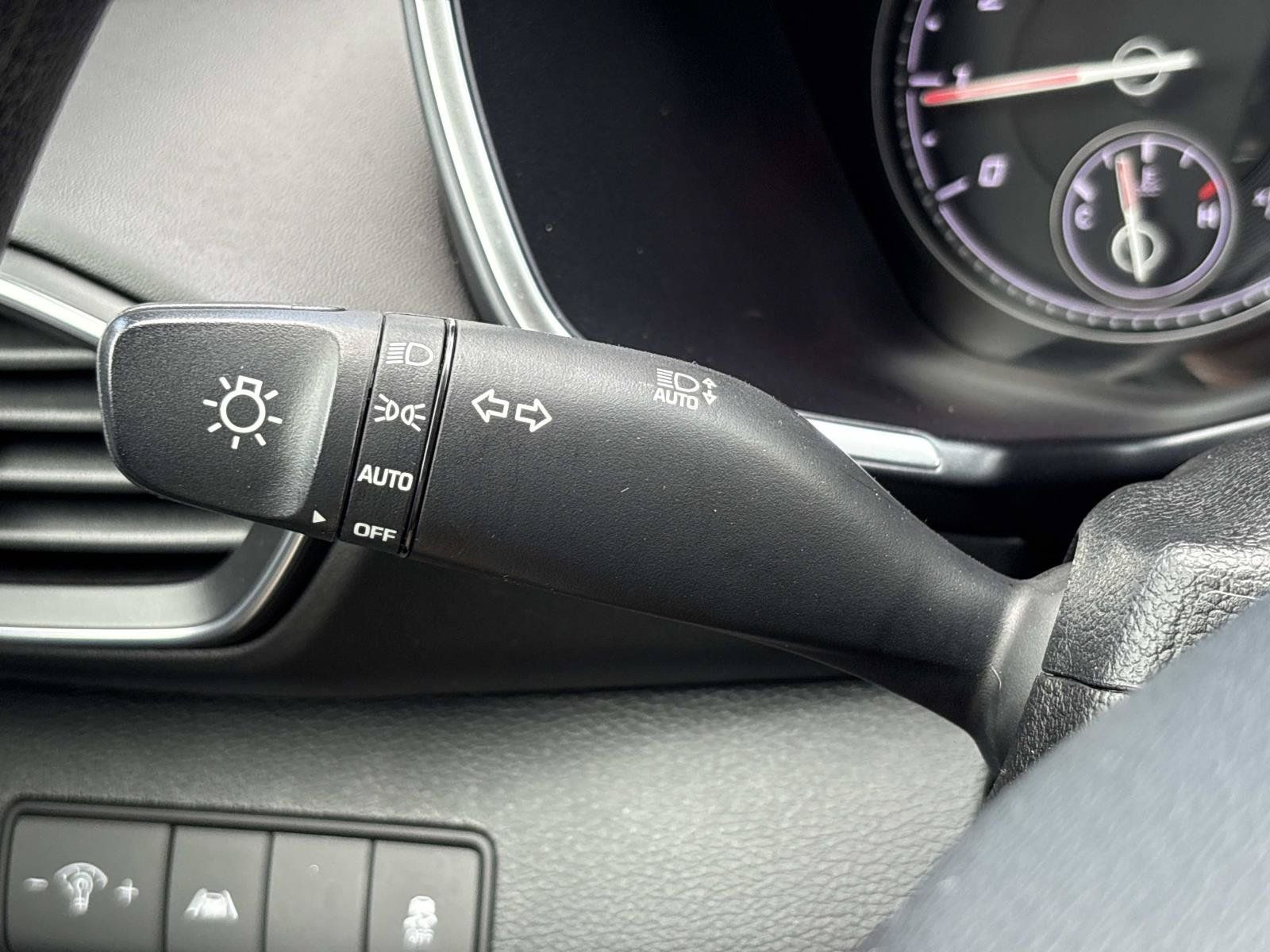 Used 2022 Hyundai Santa Fe SE FWD image 18
