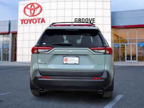 Used 2021 Toyota RAV4 XLE w/ Convenience Package FWD image 5