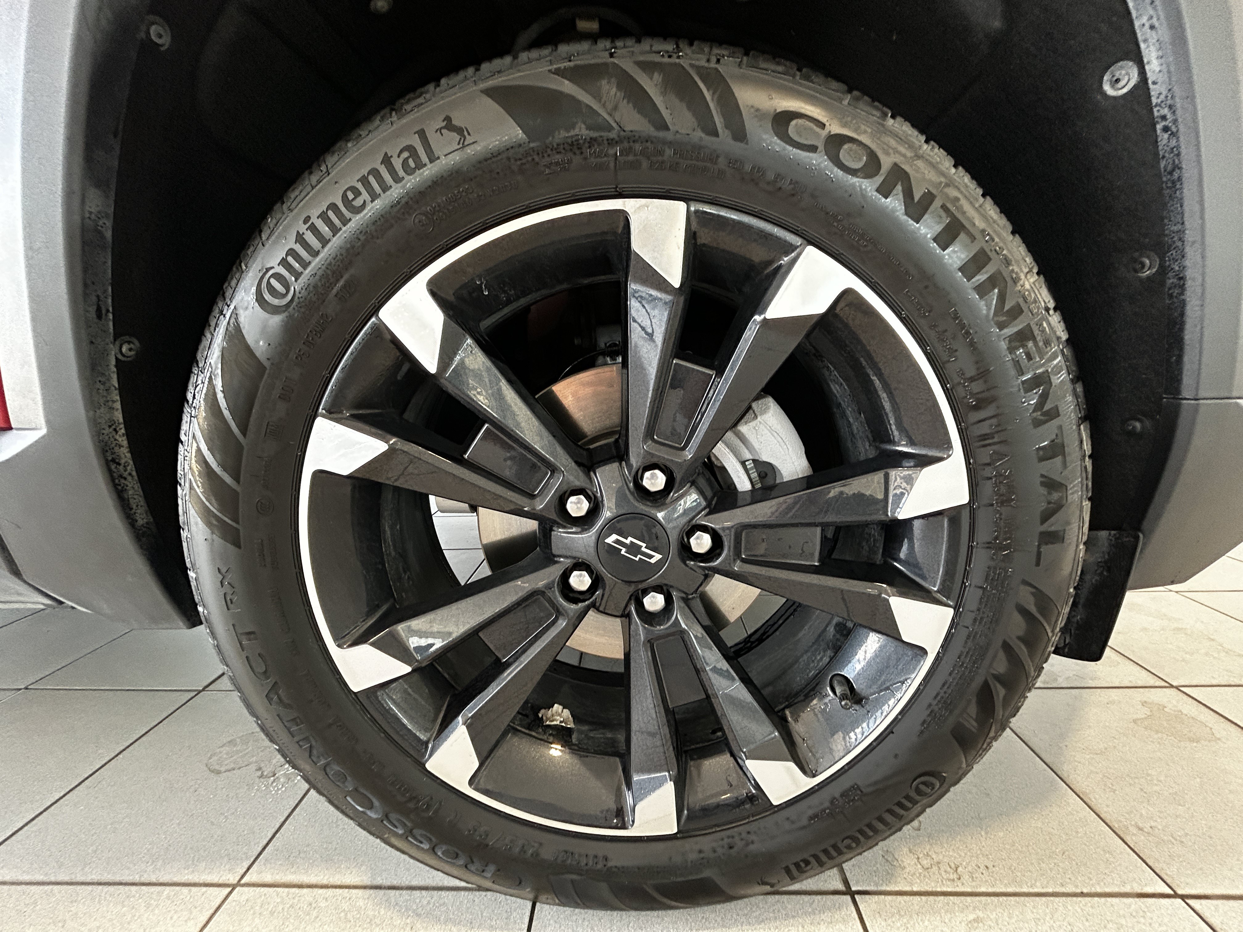 Used 2025 Chevrolet Equinox RS w/ Safety and Technology Package AWD/4WD image 6