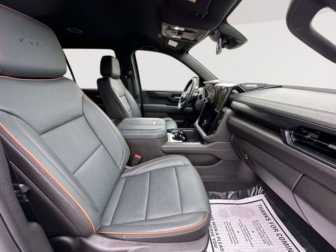 Used 2025 GMC Yukon AT4 w/ LPO, Floor Liner Package image 28