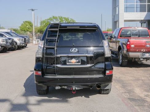 Used 2018 Lexus GX 460 Premium w/ Premium Package image 8