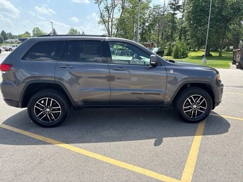 Used 2017 Jeep Grand Cherokee Trailhawk AWD/4WD image 2
