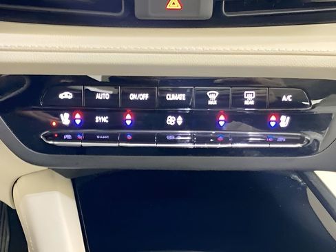 Used 2023 Buick Envision Avenir AWD/4WD image 46