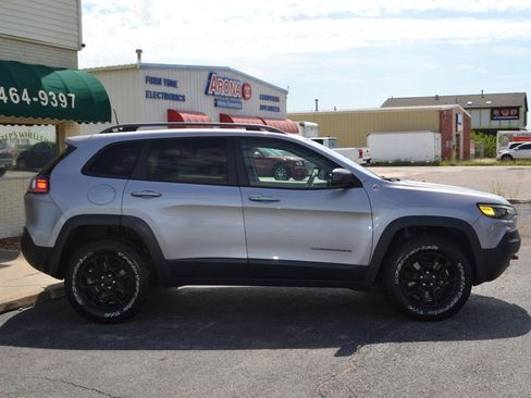 Used 2020 Jeep Cherokee Trailhawk w/ Cold Weather Group AWD/4WD image 11