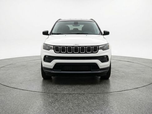 Used 2025 Jeep Compass Latitude image 2