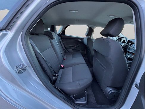 Used 2015 Ford Focus SE FWD image 29