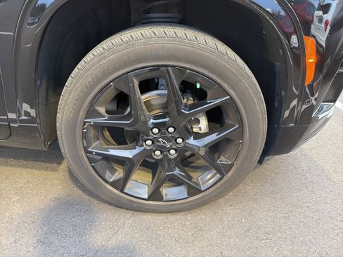 Used 2024 Chevrolet Traverse RS image 10