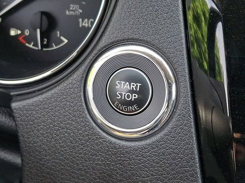 Used 2018 Nissan Rogue SV AWD/4WD image 22