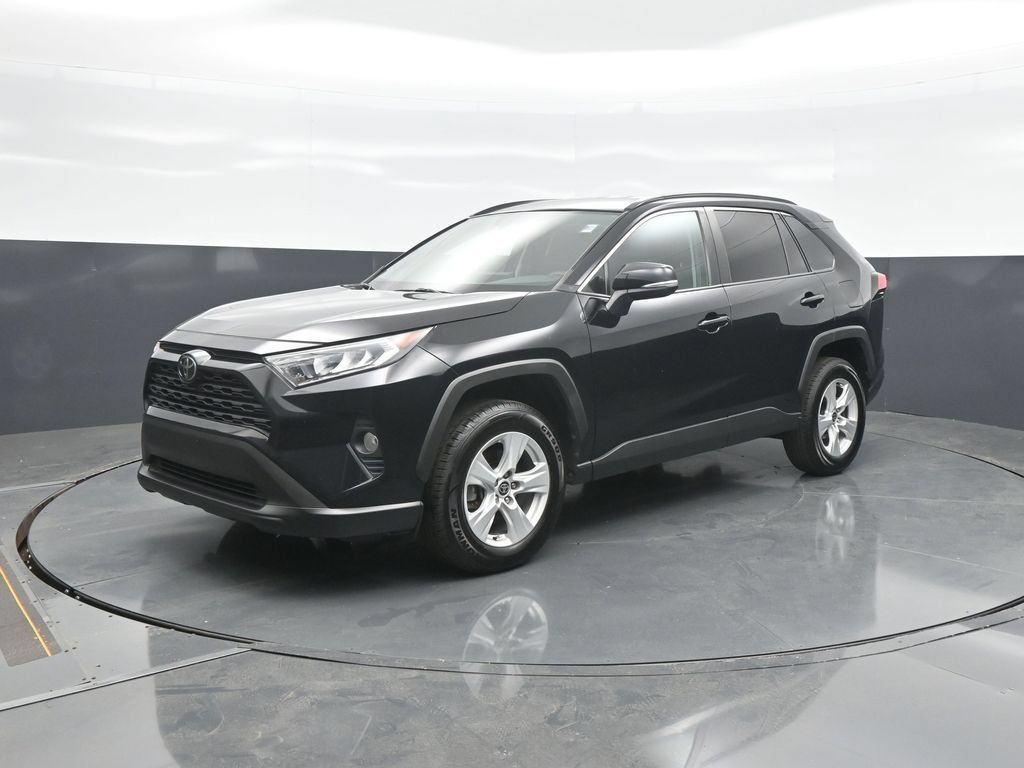 Used 2021 Toyota RAV4 XLE AWD/4WD image 3