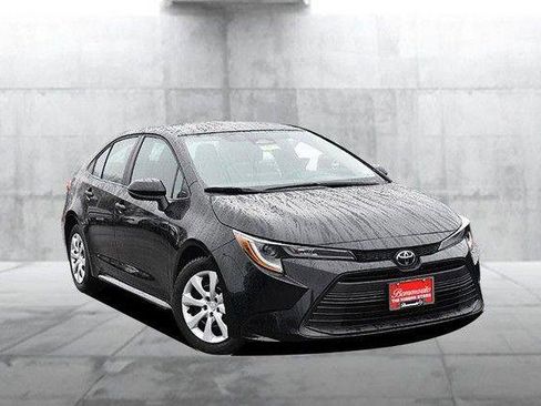 Used 2024 Toyota Corolla LE image 2