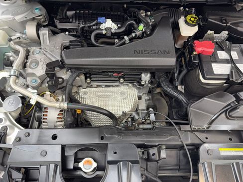 Used 2017 Nissan Rogue SV w/ SV Premium Package image 55